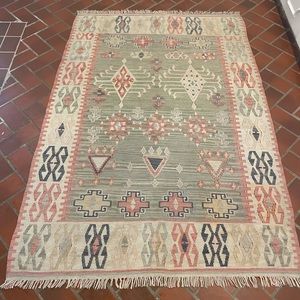 Stunning vintage wool rug, pastel colors